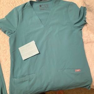 NWT MARINE FIGS SCRUBS